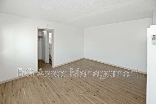 Building Photo - 480 Crescent St