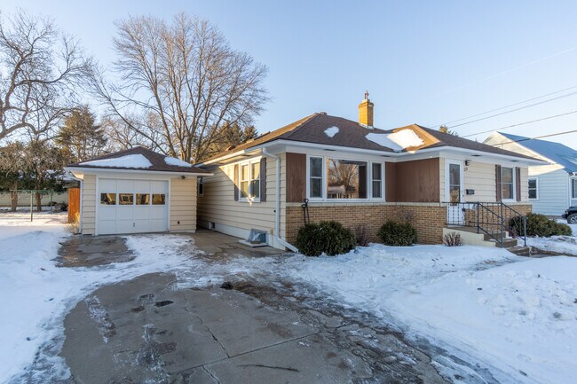 Detached garage - 228 W Lexington Blvd