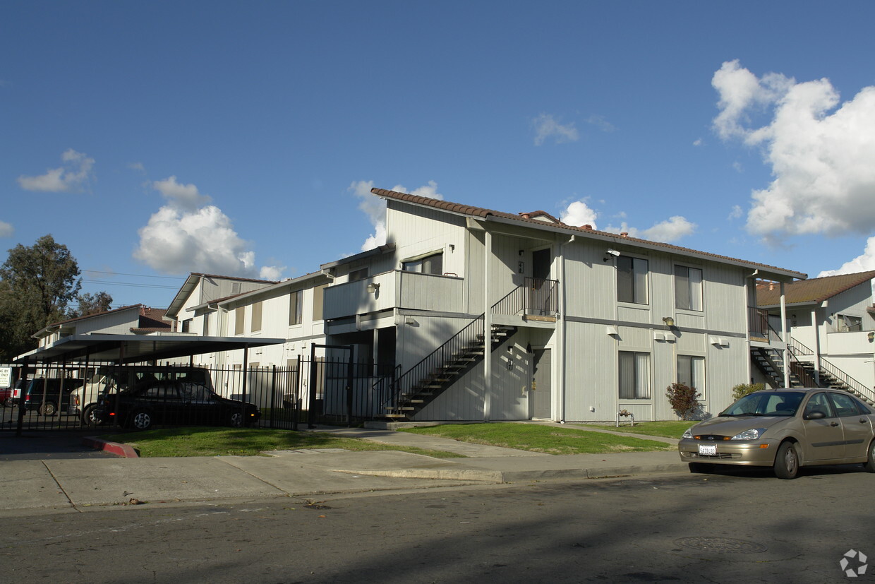 Primary Photo - Lincoln Village Park Apartments