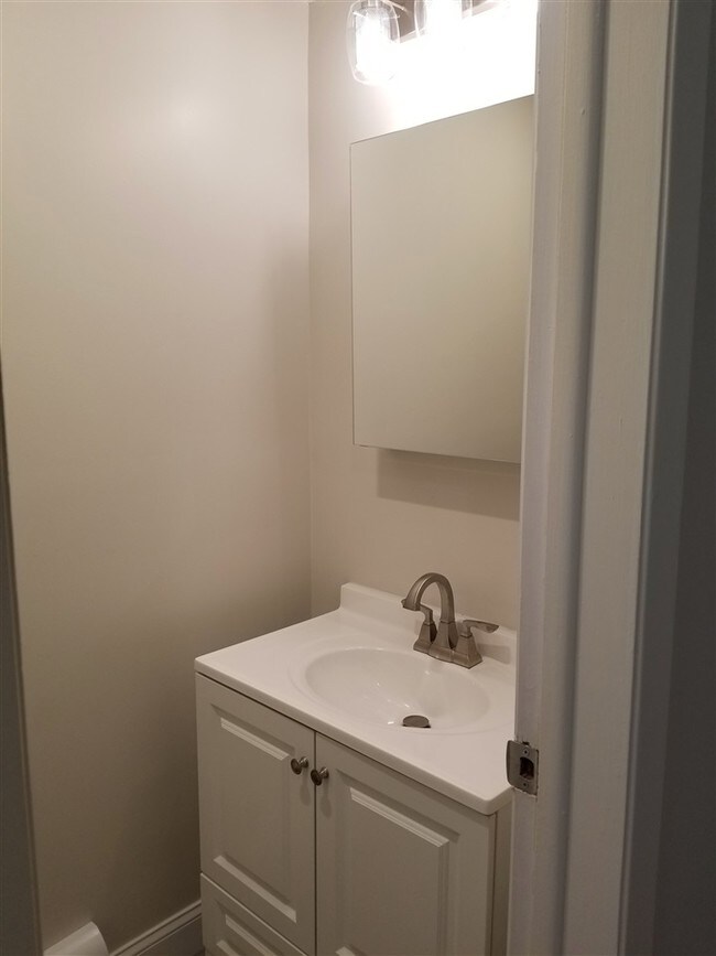 Building Photo - 724 Hudson St