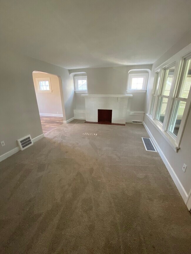 Building Photo - 12116 Longmead Ave