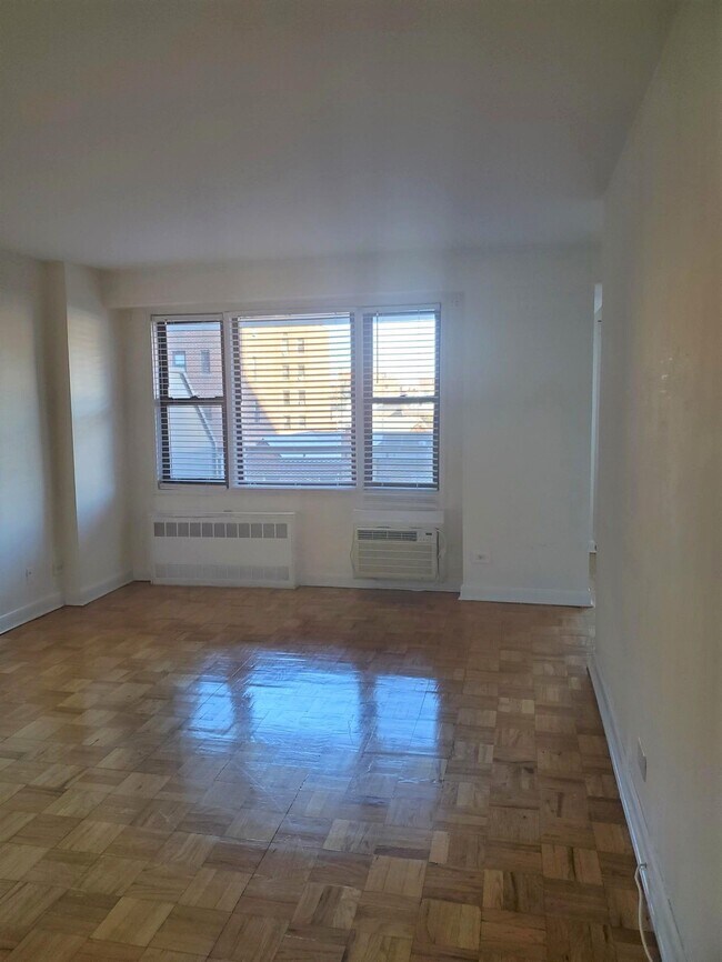 Foto del edificio - 98-05 67th Ave