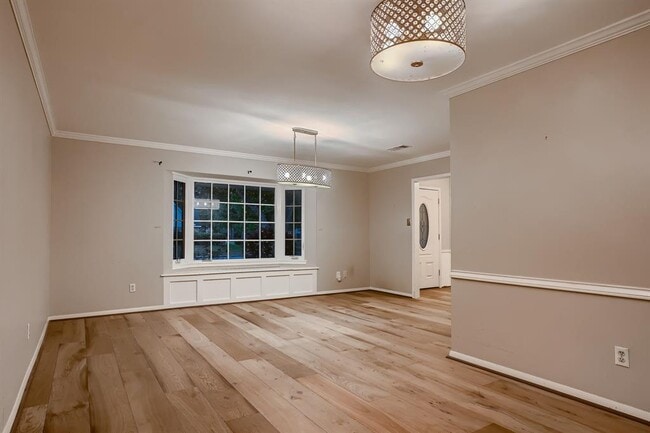 Building Photo - 5019 Oak Forest Dr