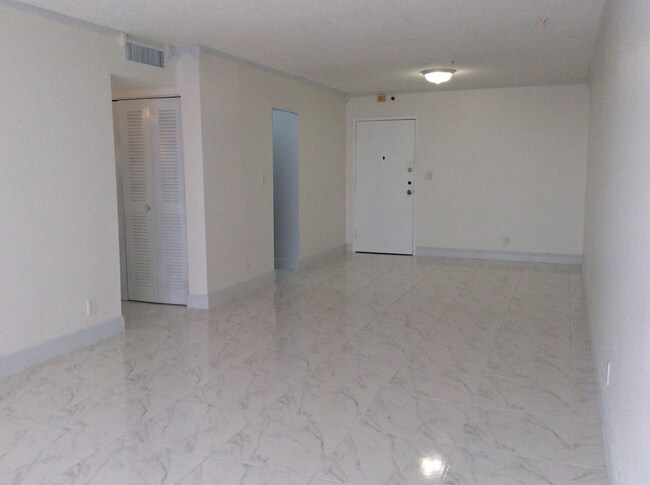 Foto del edificio - 1825 W 44th Pl