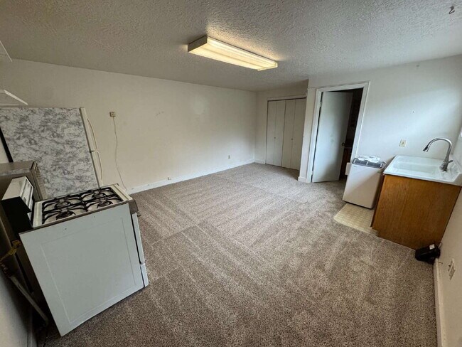 Foto del edificio - Studio Cottage / 1/2 off 3rd Month's Rent