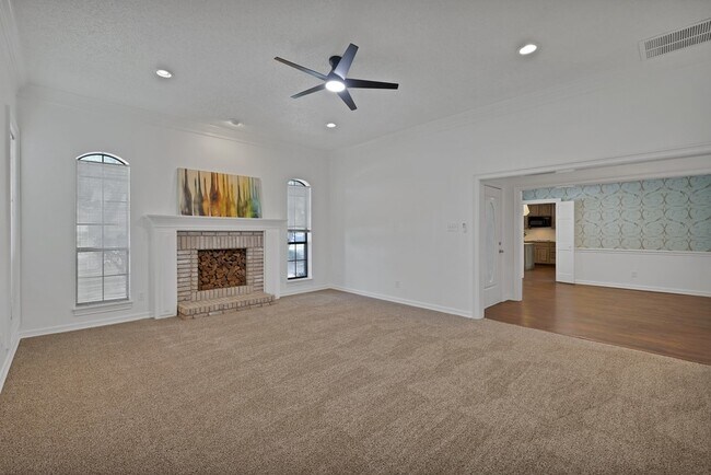 Building Photo - 4219 Oak Springs Dr