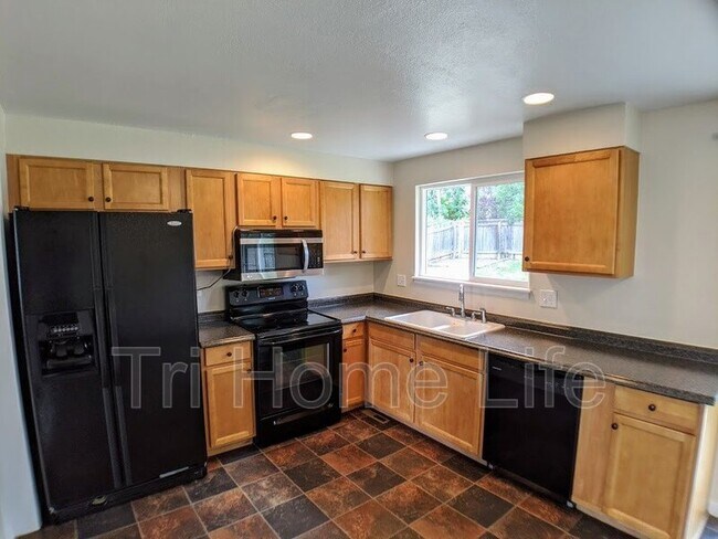 Building Photo - 13173 Saturn Dr