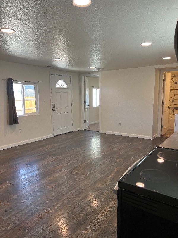 Building Photo - 746 E Costilla St