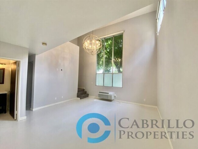 Building Photo - 908 G St