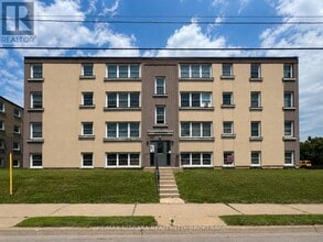 Building Photo - 143 Westchester Crescent