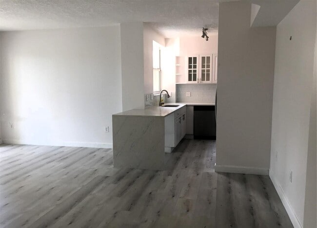 Building Photo - 1824 Brickell Ave