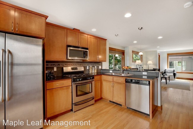 Building Photo - 2 br, 1.5 bath House - 1717 18th Ave  Unit C