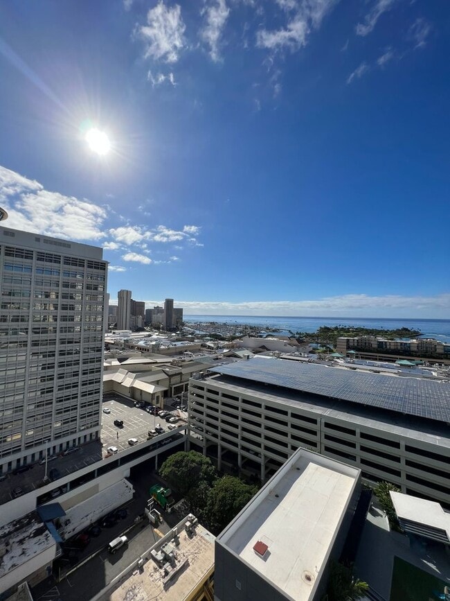 Building Photo - ** 2 BEDROOM 2 BATH** 2 covered PARKING, O...