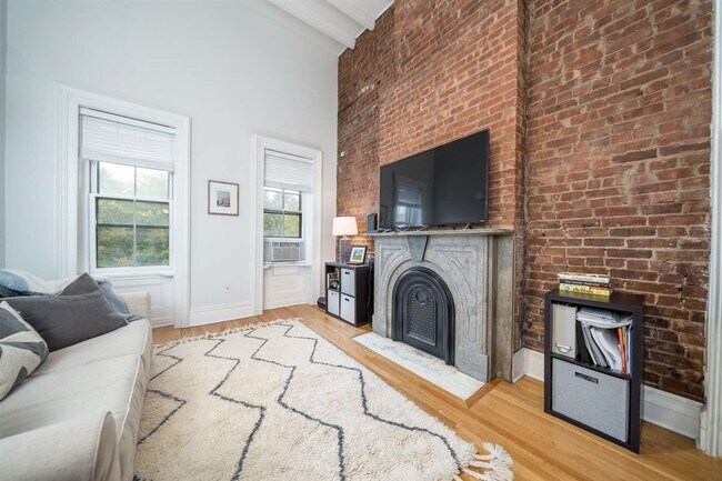 Building Photo - 236 6th St