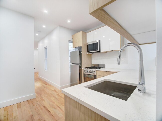 Foto del edificio - 151 Williams Ave