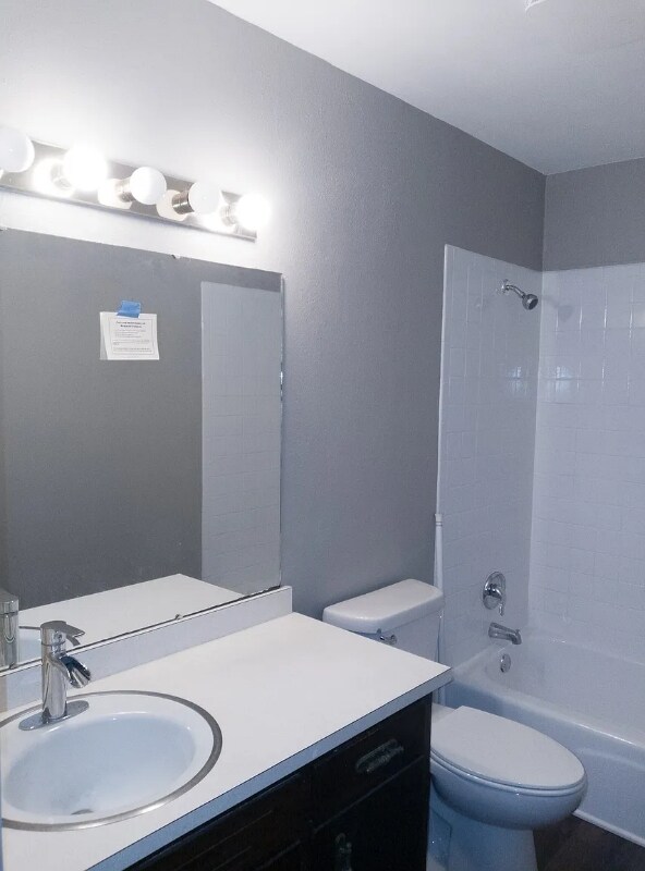 Foto del edificio - 4805 Javelin Dr