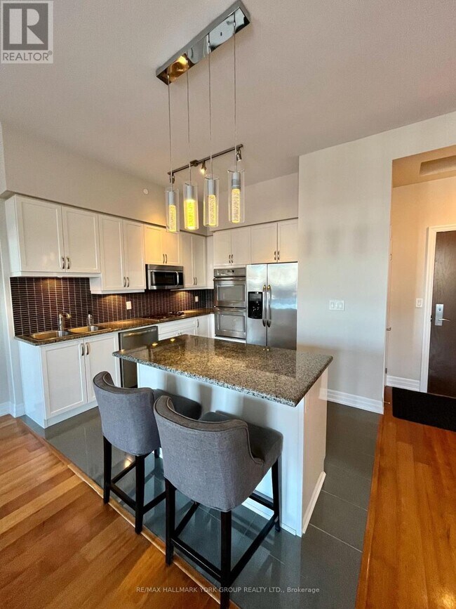 Photo du bâtiment - 111 Civic Square Gate