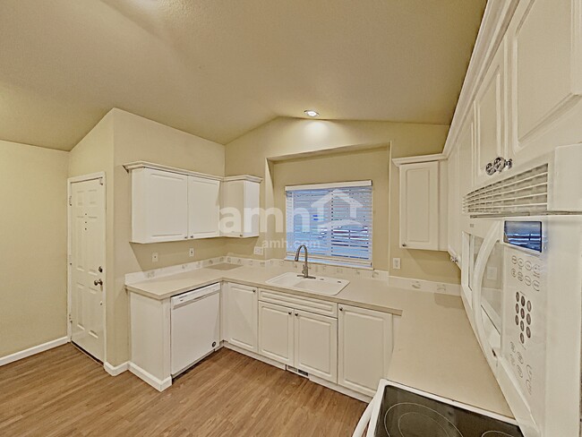 Building Photo - 13269 SE Piper Dr