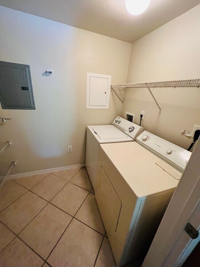 Building Photo - 6410 Emerald Dunes Dr