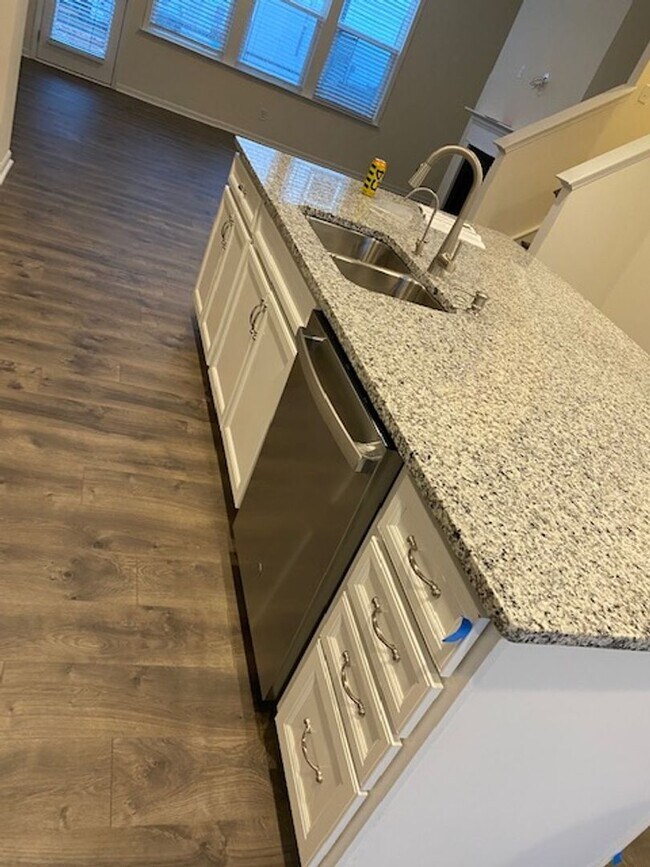 Foto del edificio - Fantastic 3BR/2.5BA Townhome located in Th...