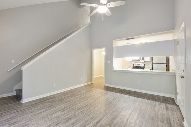 Foto del edificio - 3BR/3BA townhome with new painting and sta...