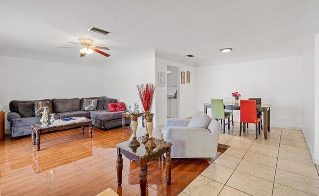 Foto del edificio - 8528 Southampton Dr
