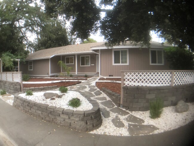 Foto del edificio - 906 Sycamore Ln