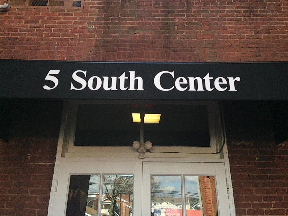 Primary Photo - 5 S Center St