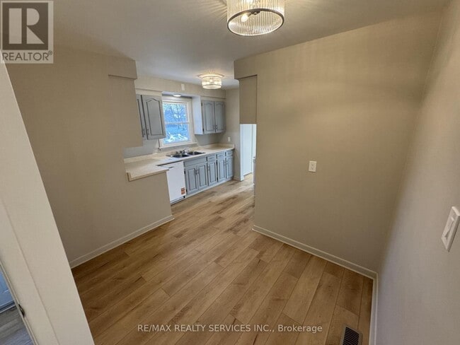 Photo du bâtiment - 44 Carlyle Crescent