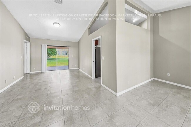 Foto del edificio - 13325 Kingsbury Dr