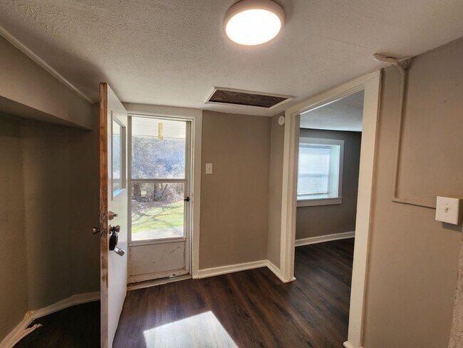 Foto del edificio - 823 Cumberland Dr