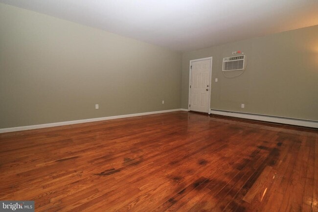 Building Photo - 3884 Bayside Dr