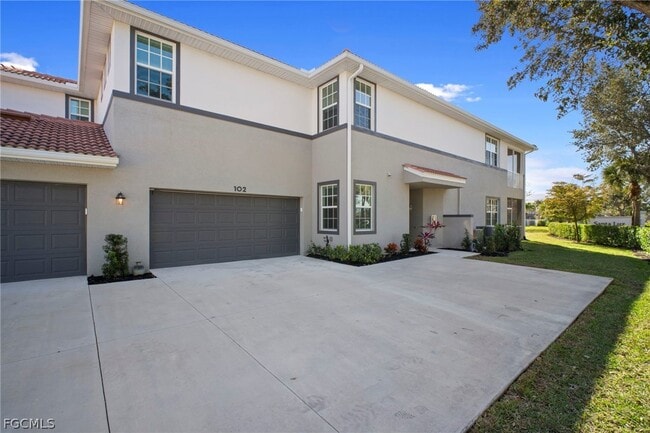 Building Photo - 12000 Santaluz Dr