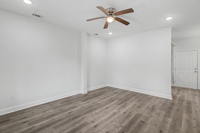 Building Photo - 205 Bagley Ave