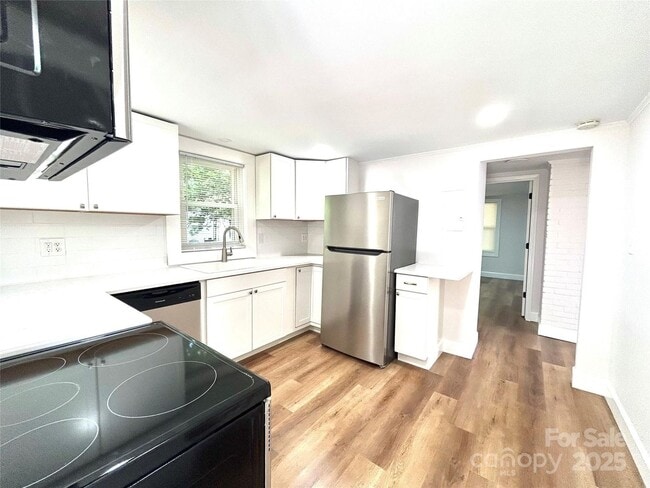 Foto del edificio - 1034 Charles Ave