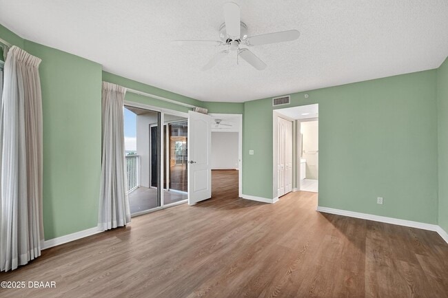 Building Photo - 3 Oceans W Blvd