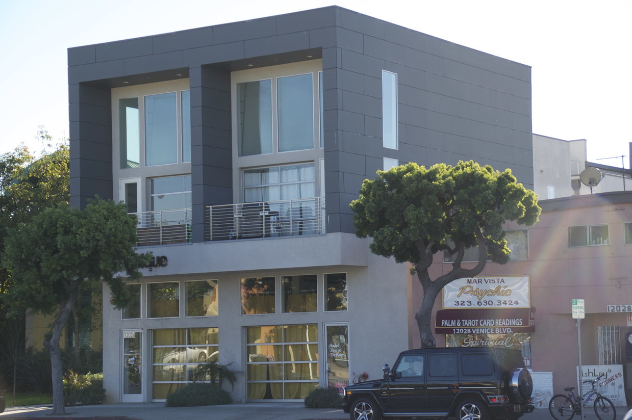 Foto principal - 12022 Venice Blvd