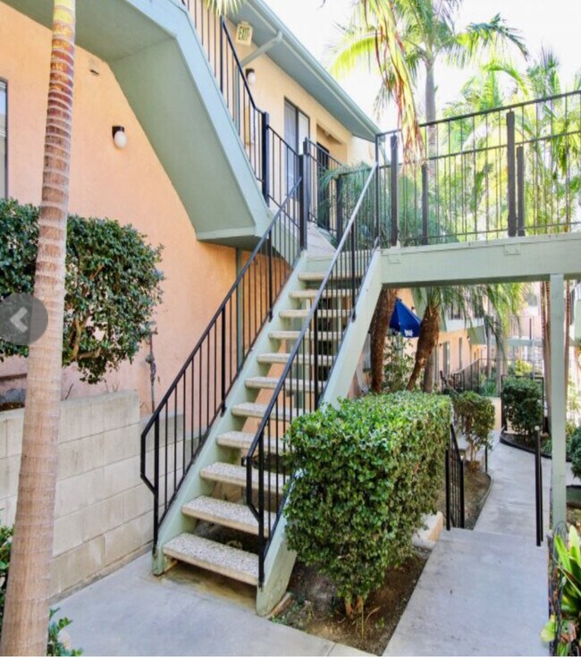 Foto del edificio - 552 Canyon Dr