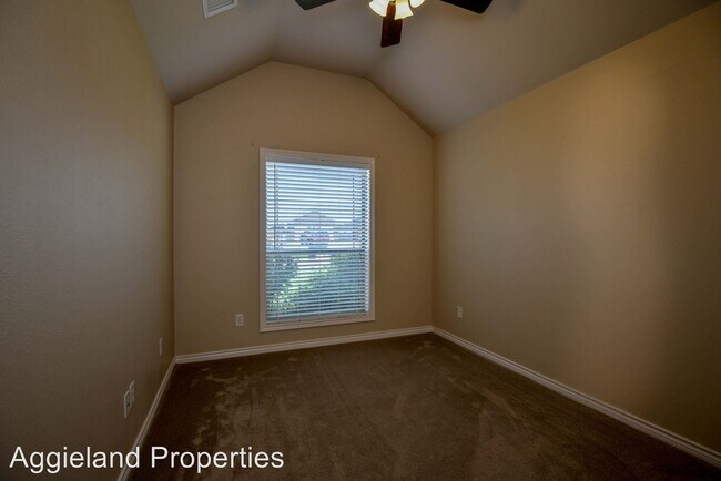 Building Photo - 4 br, 3 bath House - 800 Turtle Dove