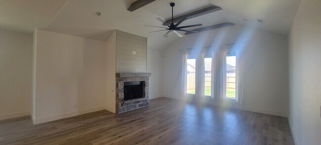 Building Photo - Customized Floorplan is Absolut Perfection