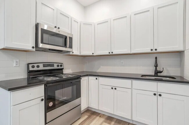 Foto del edificio - Furnished room/NOT APARTMENT