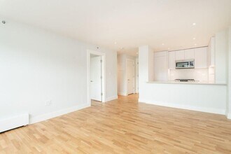 Interior Photo - 1410 Columbia