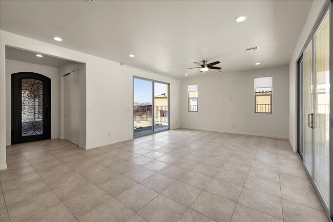 Building Photo - 56923 Ivanhoe Dr