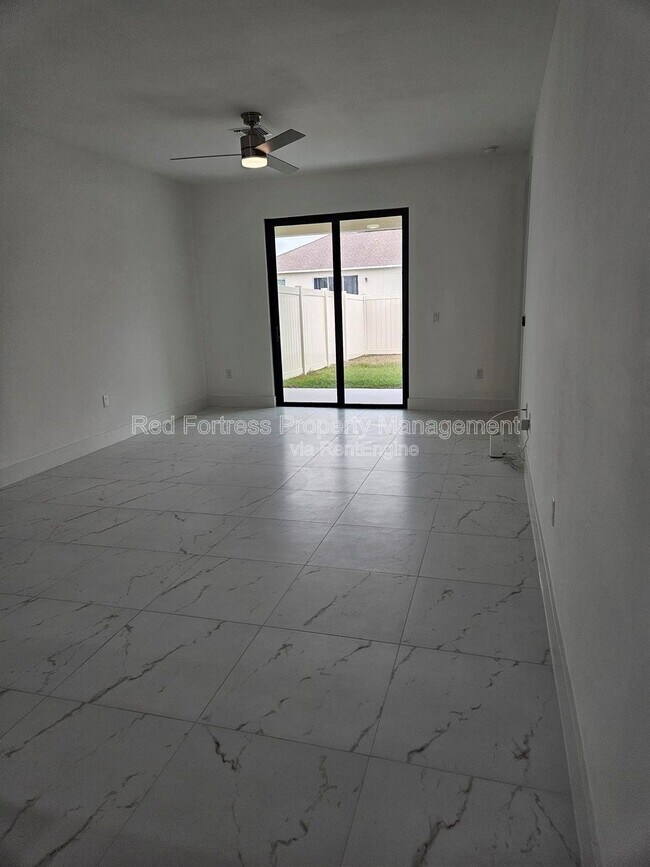 Foto del edificio - 5146 Centennial Blvd