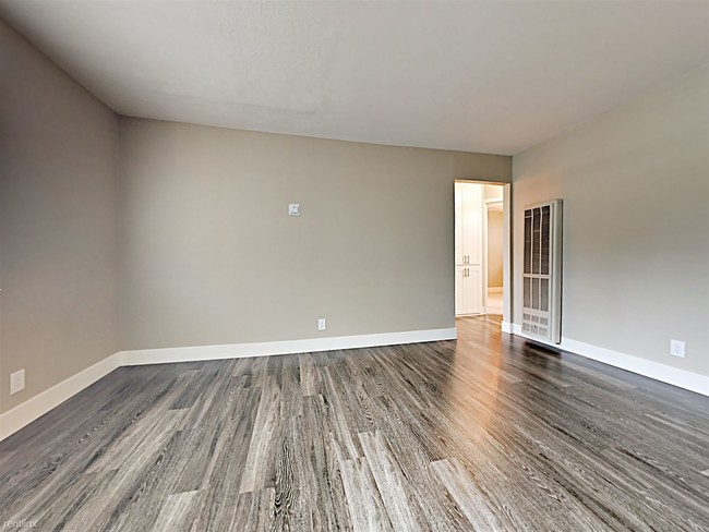 Building Photo - 2 br, 1 bath  - 1025 35th Ave Apt 7