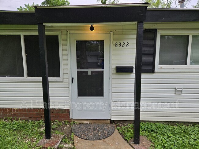 Foto del edificio - 8322 Woodhurst Dr