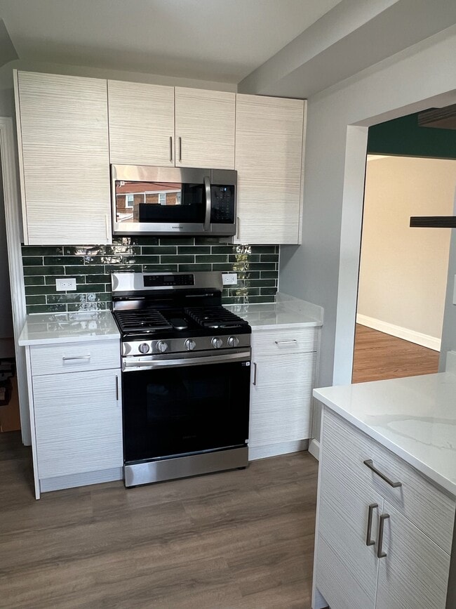 Foto del edificio - 7224 W Summerdale Ave