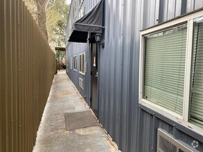 Building Photo - 7648 Broadview Dr