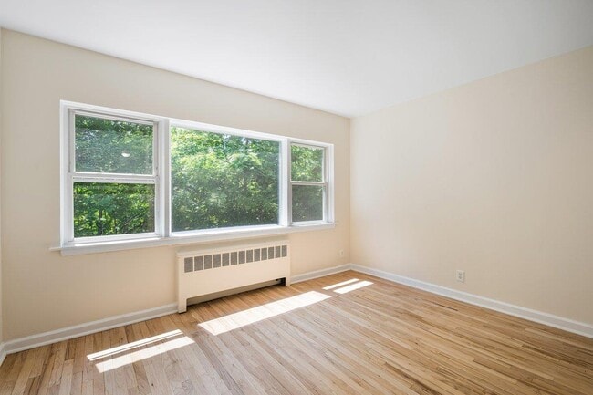 Building Photo - 437 Pelham Rd
