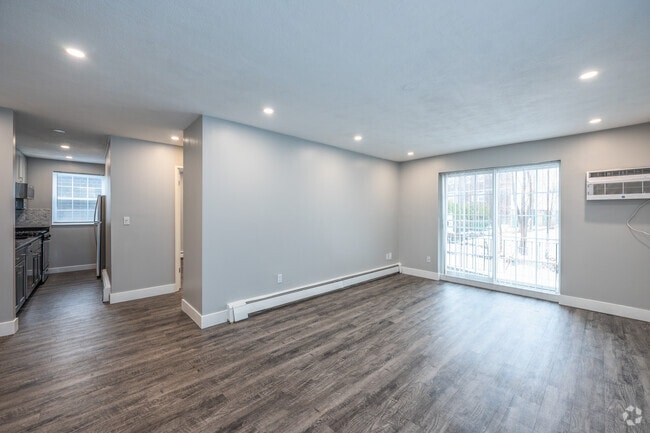 1BR, 1BA - 720SF - Living/Dining Room - Skyline Terrace Apartments